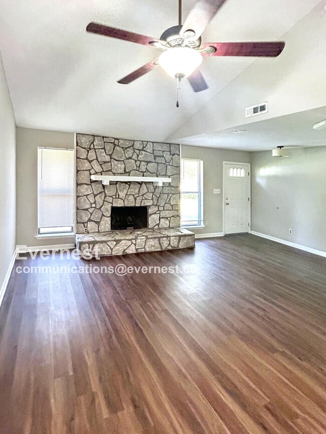 Building Photo - 105 Meadowlark Pl