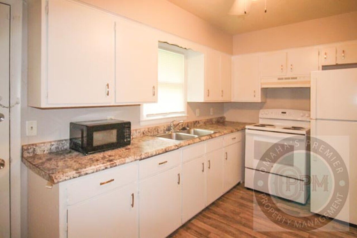 Foto principal - 3 Bedroom / 1 Bath Home Available Now!