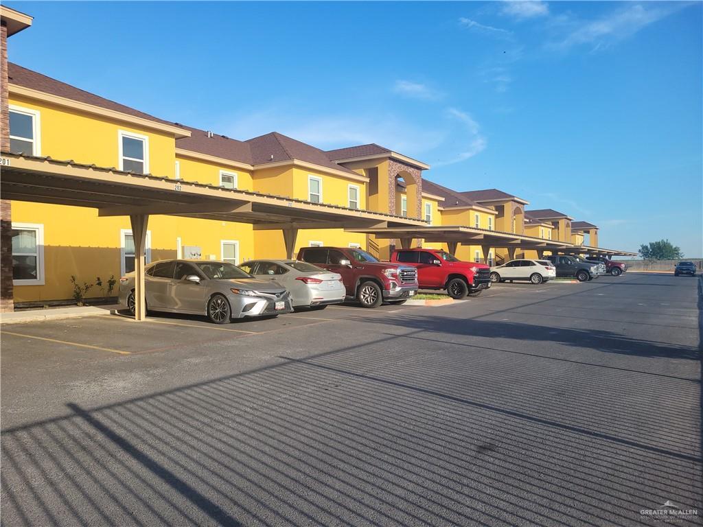 300 Sylvia Handy Dr, Elsa, TX 78543 Room for Rent in Elsa, TX