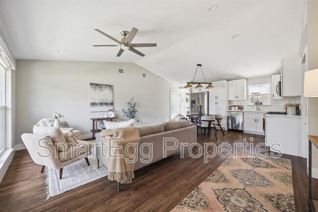 Foto del edificio - 3703 Tower View Ct