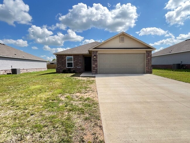 Building Photo - Somerset Living Starts Here — 3 Bedroom, 2 Bath Home Now Preleasing