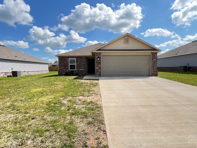 Foto del edificio - Somerset Living Starts Here — 3 Bedroom, 2 Bath Home Now Preleasing