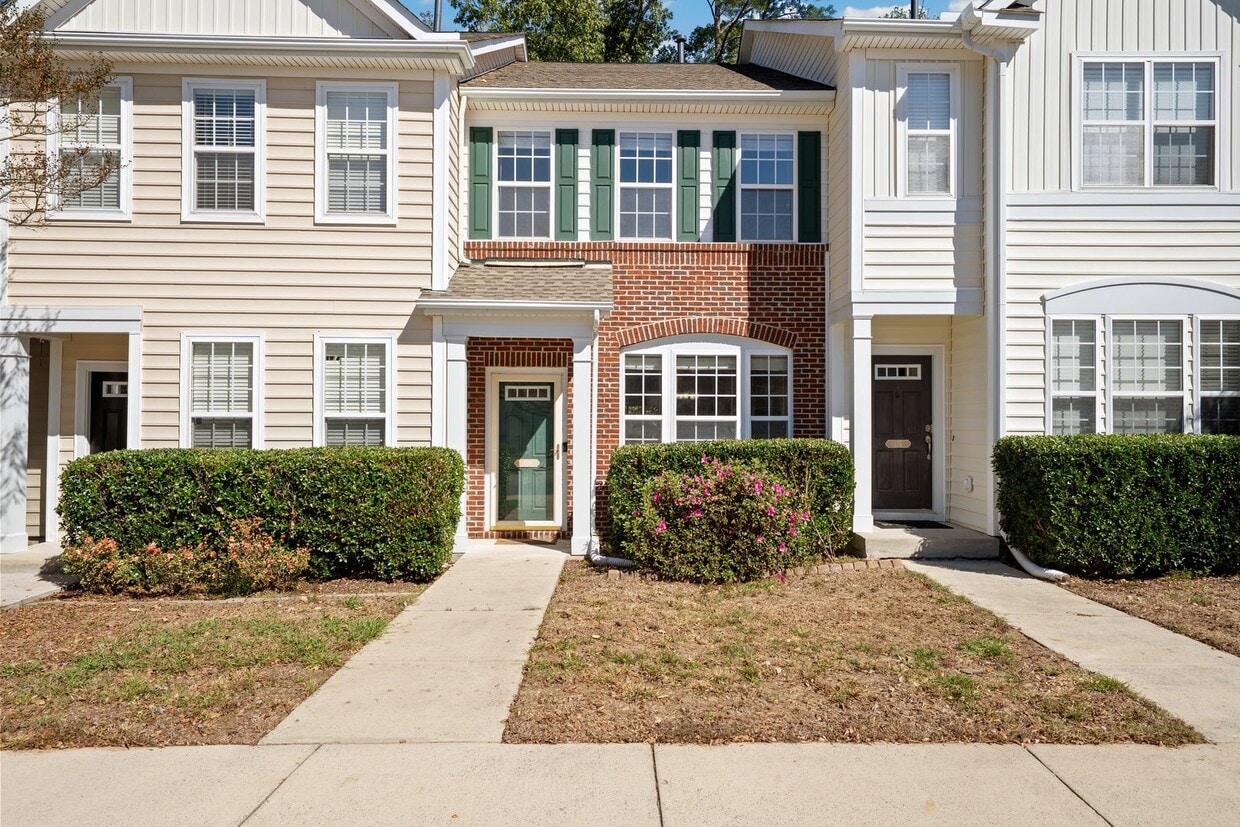 Foto principal - Spacious 3-Level Townhome in Prime Durham ...