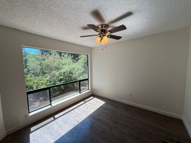 Foto del edificio - 3 Bed 2 Bath Condo & Pool Access!