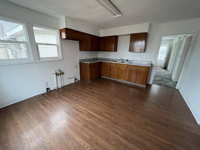 Building Photo - 105 Livingston