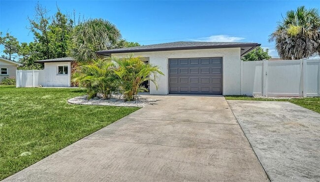Building Photo - 1302 Mango Ave