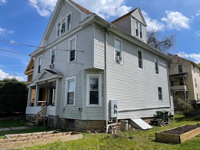 Casa - 326 Wilson Ave
