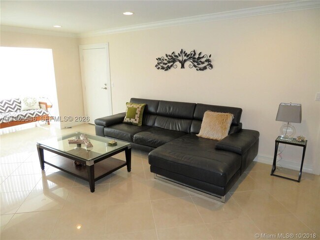 Foto del edificio - 6471 Bay Club Dr