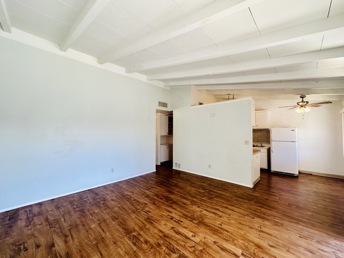 Primary Photo - Spacious 2 Bedroom with Vaulted Ceilings, ...