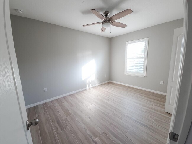 Foto del edificio - 185 SW Exmore Ave