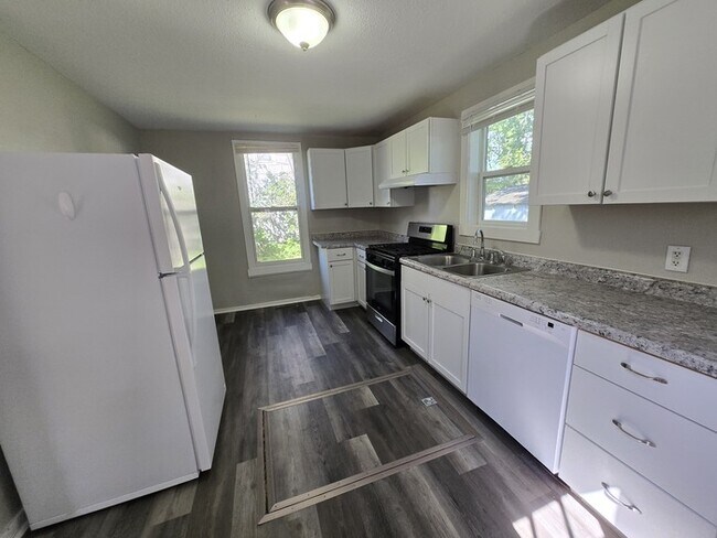 Foto del edificio - 3 Bed/1 Bath with washer and dryer hookups