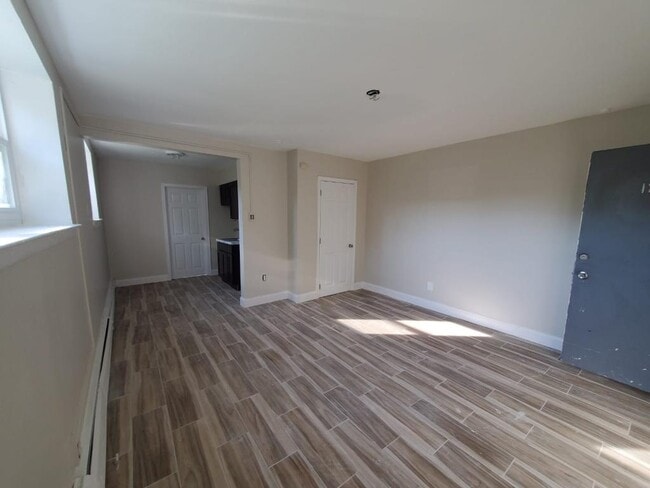 Building Photo - 1300 Green Ln.