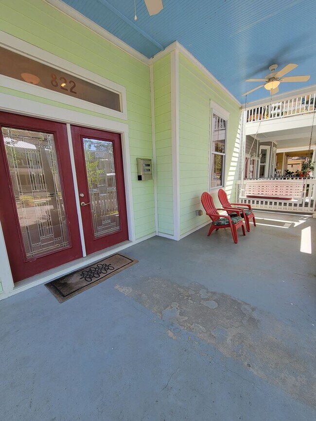 Building Photo - **APPLICATION PENDING** HUGE MODERN SOUTHE...