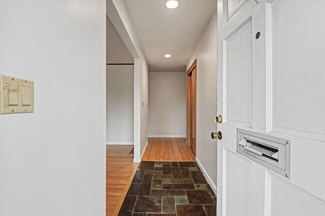 Foto del edificio - 7028 39th Ave NE