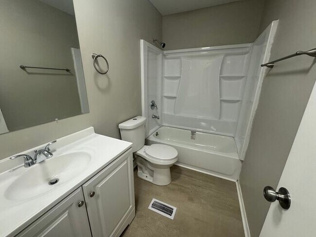 Foto del edificio - Renovated 3-bedroom, 1-bathroom home