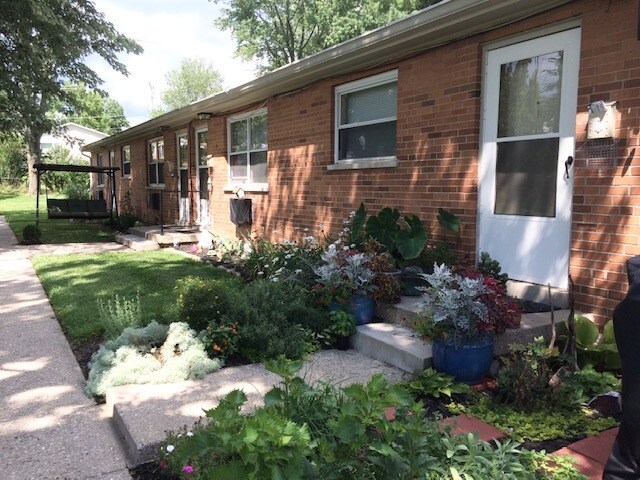 Front of Building - 45 Crestview Dr