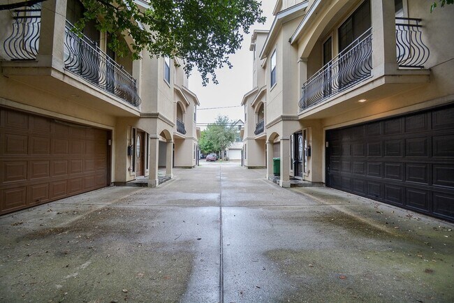 Building Photo - 5310 Larkin St