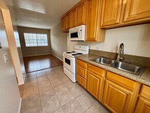 Building Photo - Bright and airy updated second floor Studio, 1 bathroom apartment