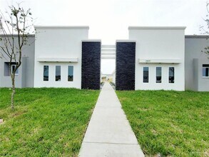 Building Photo - 16 Fuerte Ave