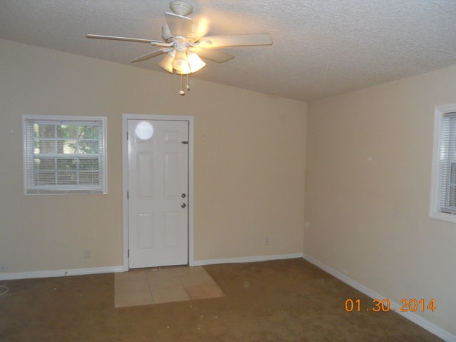 Building Photo - 3 br, 2.5 bath House - 3235 Cesery Blvd
