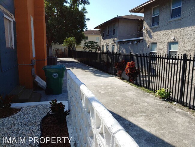 Foto del edificio - 4 br, 2 bath House - 1436 SW 3 ST