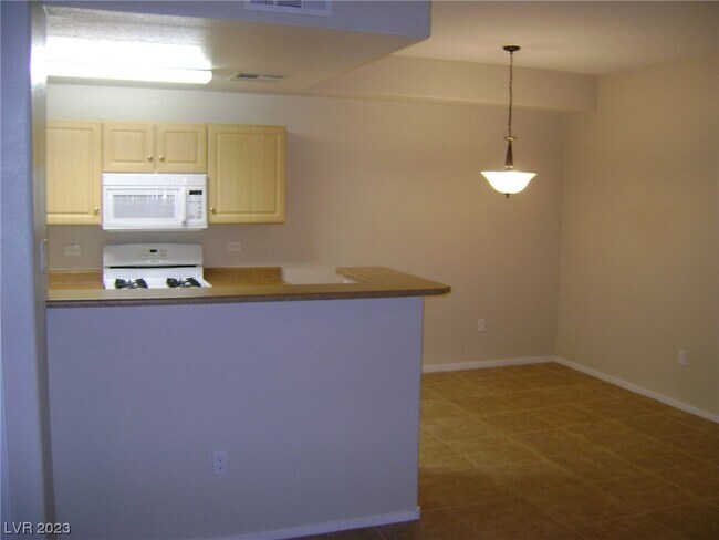 Foto del edificio - 8250 N Grand Canyon Dr