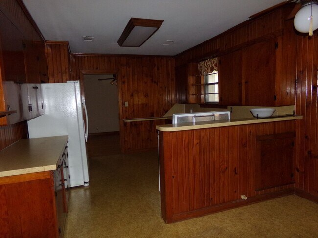 Building Photo - 1000 Spring St