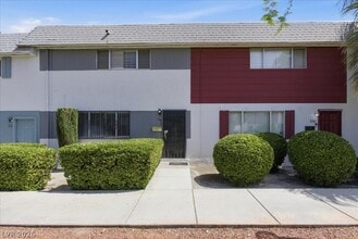Building Photo - 210 Greenbriar Townhouse Way