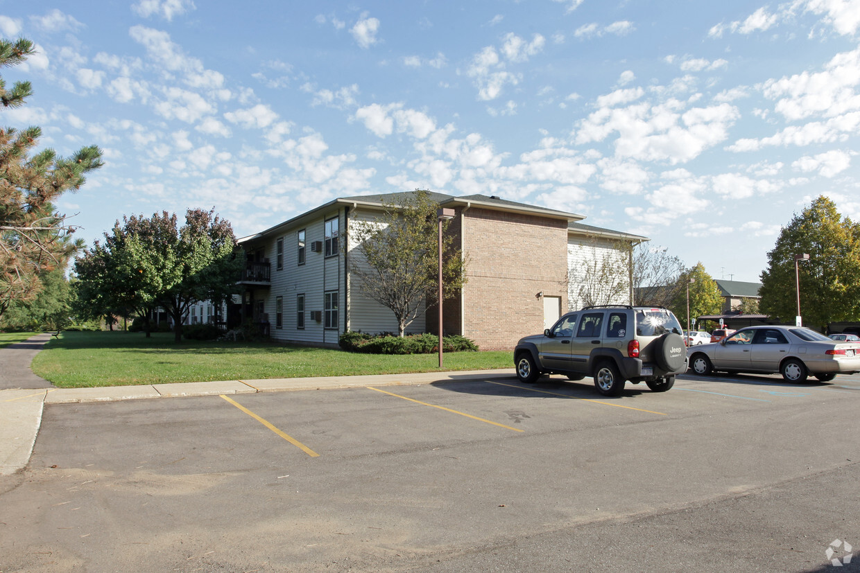 Building Photo - Lakeview Meadows