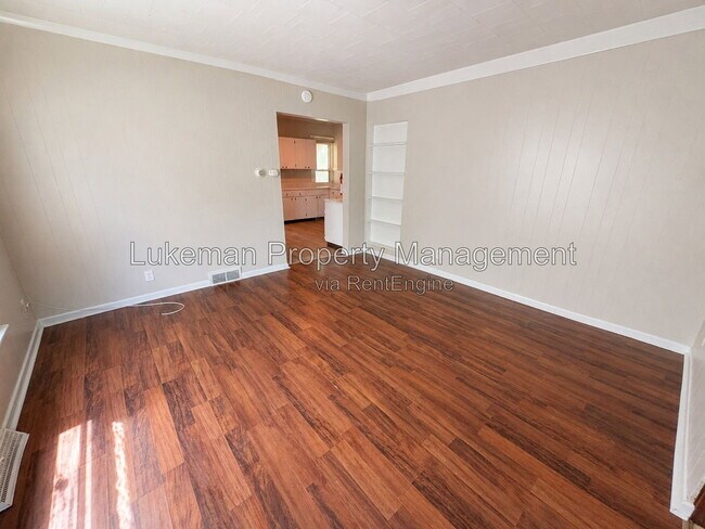 Foto del edificio - 617 Forest St