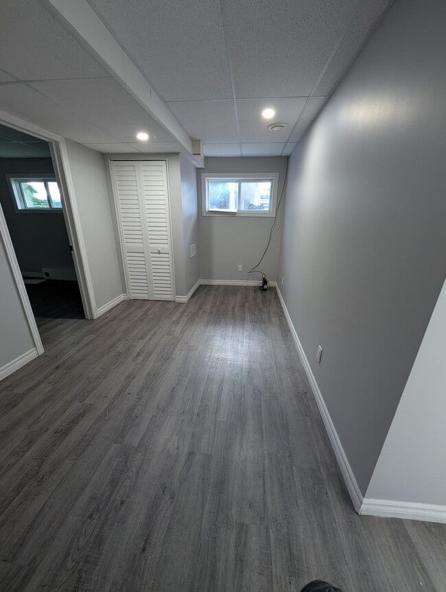 Building Photo - 2 Bedroom Basement Unit Available – All Ut...