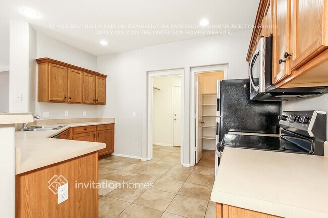 Building Photo - 13050 W Larkspur Rd