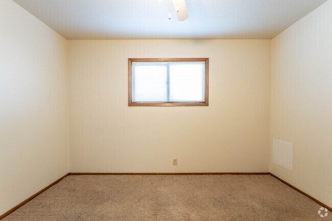 1HAB, 2BA - 520SF - 5006-08 California St