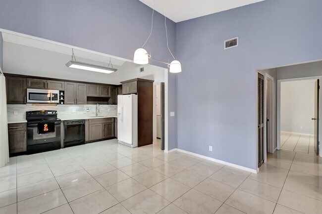 Foto del edificio - 4385 Willow Brook Cir