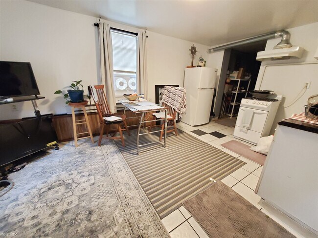 Building Photo - 1 br, 1 bath Condo - 63 Van Buskirk Ave Un...