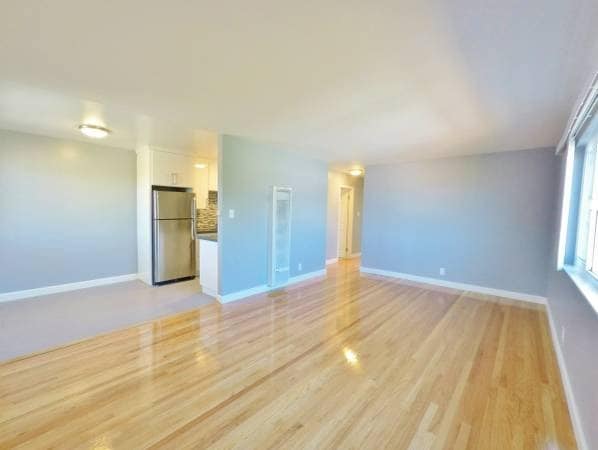 Foto del edificio - 5306 Bayview Ave