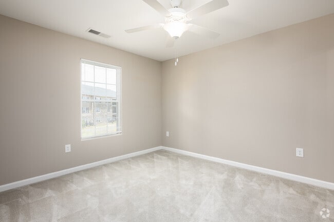 2 habitaciones, 2 baños, balcón - 1184 pies cuadrados - Habitación principal - Woodland Heights of Greensboro