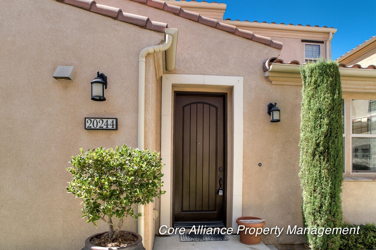 20244 Pienza Ln, Los Angeles, CA 91326 Townhouse for Rent in Los