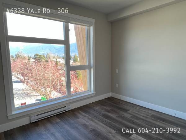 Building Photo - Stylish 3rd Floor Condo with Great View
