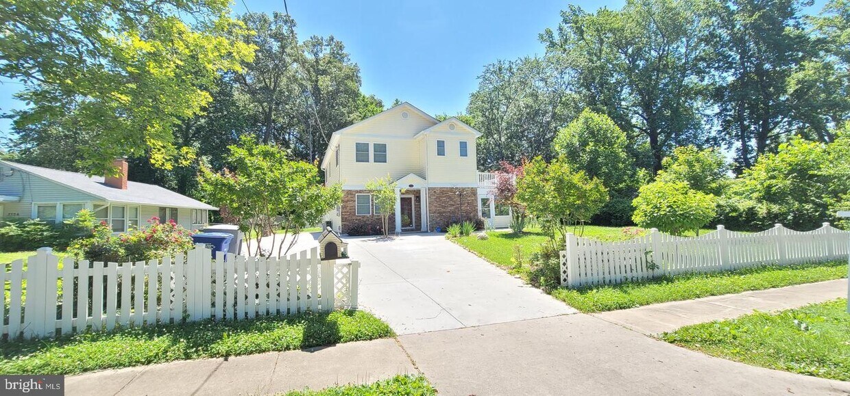 Foto principal - 7122 Oak Ridge Rd
