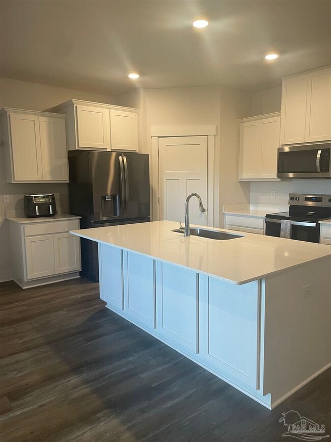 Building Photo - 5859 Sargassum Ln