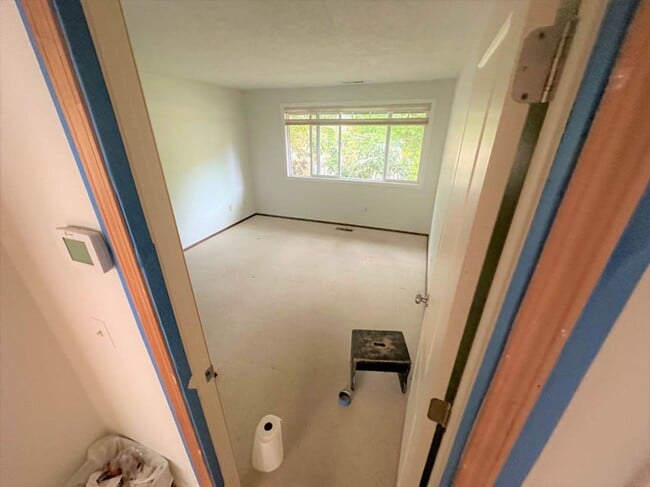 Building Photo - Cute home on Quiet Street 4bed/2bath