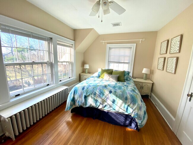 Building Photo - 401 Courtfield Ave