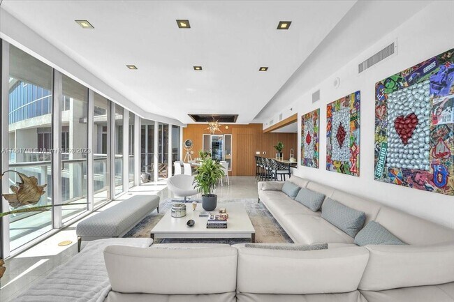 Foto del edificio - 465 Brickell Ave