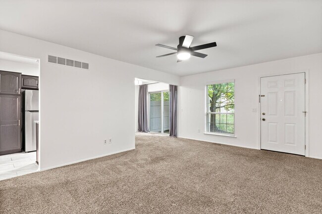 Foto del edificio - 3034 Forest Creek Ct