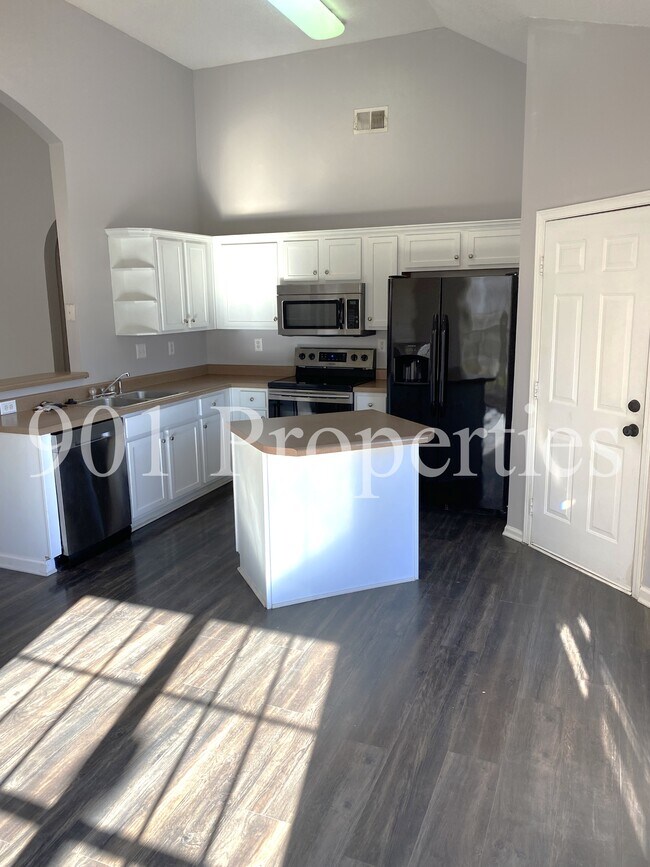 Foto del edificio - 1120 Averett Ln