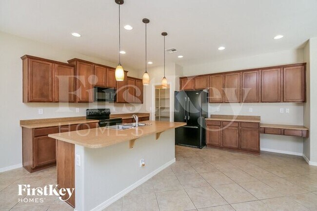 Building Photo - 635 W Desert Hills Dr