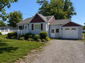 Building Photo - 701 S Evergreen Rd