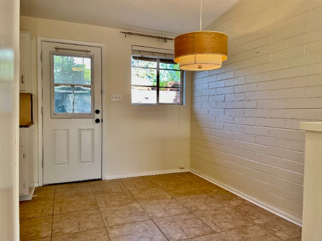 Building Photo - 1813 E Colter St
