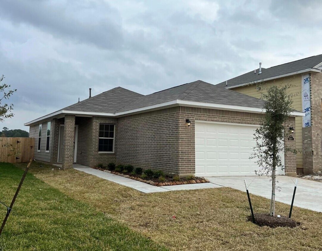 Primary Photo - 20971 Endeavor St